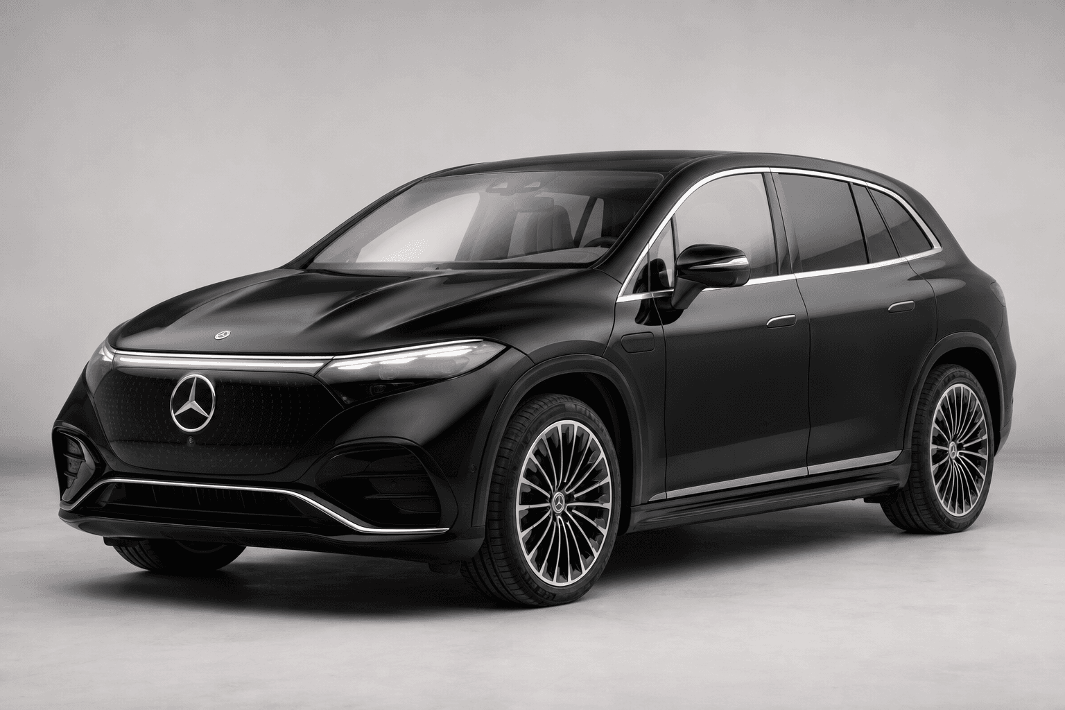 Mercedes-Benz EQS SUV — Foran