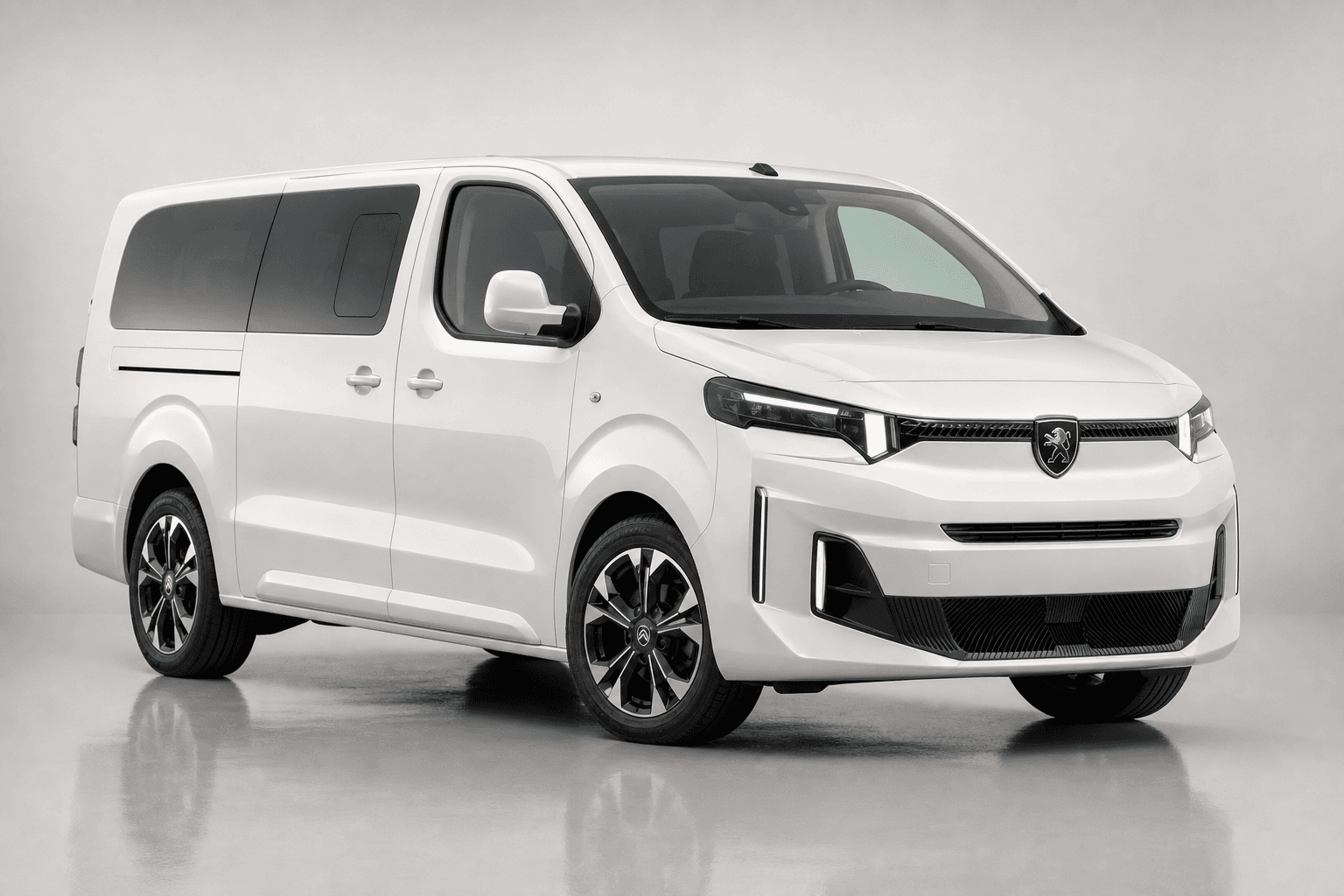 Peugeot E-Traveller — Foran